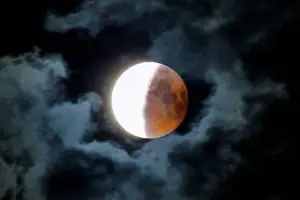Eclipse lunar 2024 